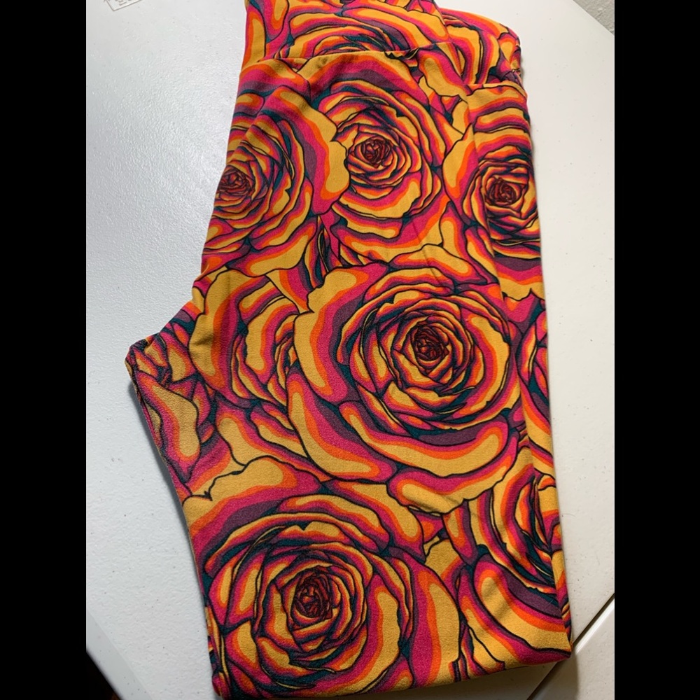 TC Lularoe Leggings Roses